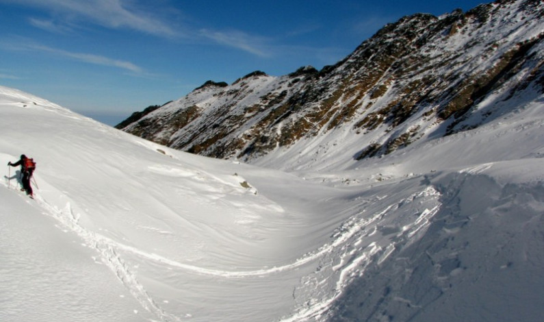 Cinci avalanşe s-au produs pe drumul spre Bâlea Cinci avalanşe s-au produs pe drumul spre Bâlea