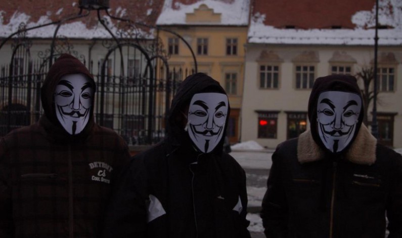 200 de sibieni protestează împotriva ACTA, în Piaţa Mare din Sibiu