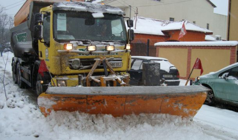 300 de tone de clorură de magneziu şi de sare aruncate pe străzile Sibiului 300 de tone de clorură de magneziu şi de sare aruncate pe străzile Sibiului