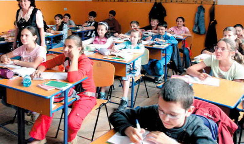 Elevii şi studenţii sibieni primesc bani pentru achiziţia de calculatoare Elevii şi studenţii sibieni primesc bani pentru achiziţia de calculatoare