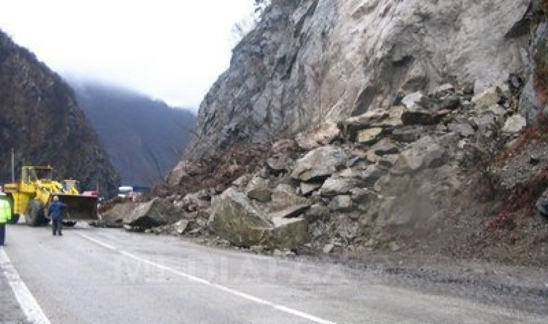 Restricţii de trafic pe Valea Oltului timp de trei săptămâni Restricţii de trafic pe Valea Oltului timp de trei săptămâni